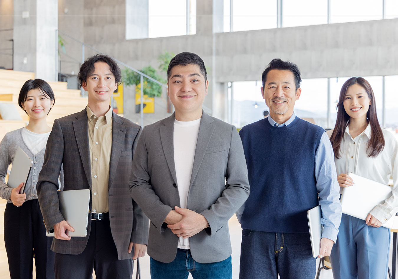 実際に生活基盤の立ち上げを経験してきた多様なバックグラウンドを持つメンバーのイメージ